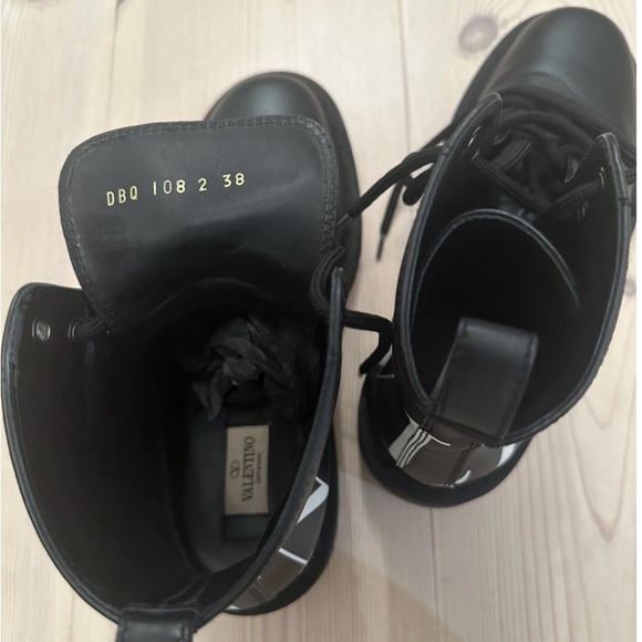 🛑SOLD 🛑 Valentino Black Leather Women’s Combat Boots - Picture 7 of 9